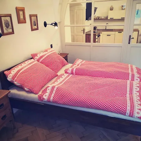 Na Trojmezí, Leopold Apartamento *