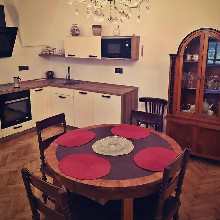 Na Trojmezí, Leopold Apartamento *