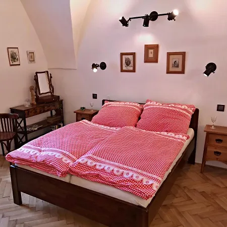 Apartamento Na Trojmezí, Leopold