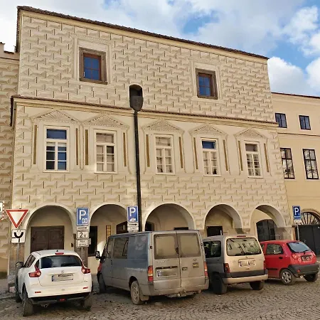 Apartament Na Trojmezi, Leopold