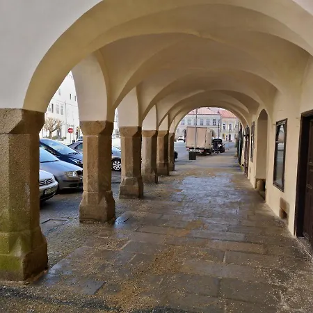 Apartament Na Trojmezi, Leopold