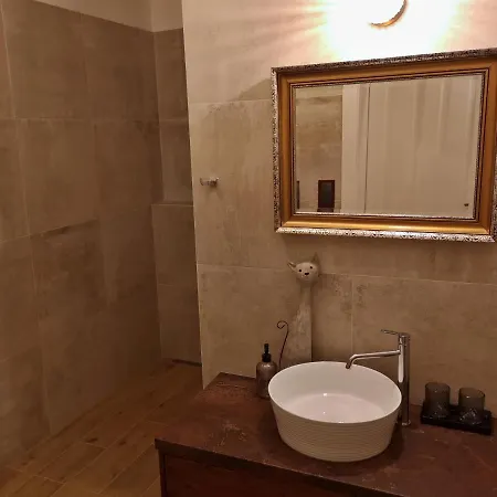 Apartamento Na Trojmezí, Leopold Slavonice