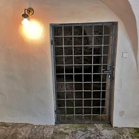 Na Trojmezí, Leopold Apartmán