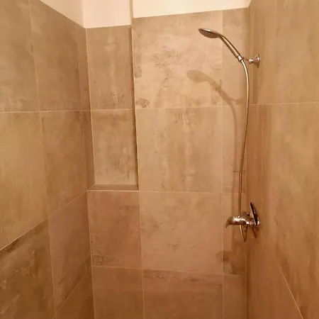 Na Trojmezi, Leopold Apartman