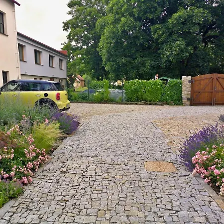 Na Trojmezi, Leopold Apartman